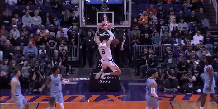  贝恩三分箭如雨下，灰熊射落太阳豪取四连胜佳绩