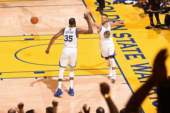  勒沃库森中场精妙配合，精准传导撕破对手防线